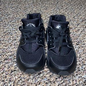 Black Nike huarache. Brand new.